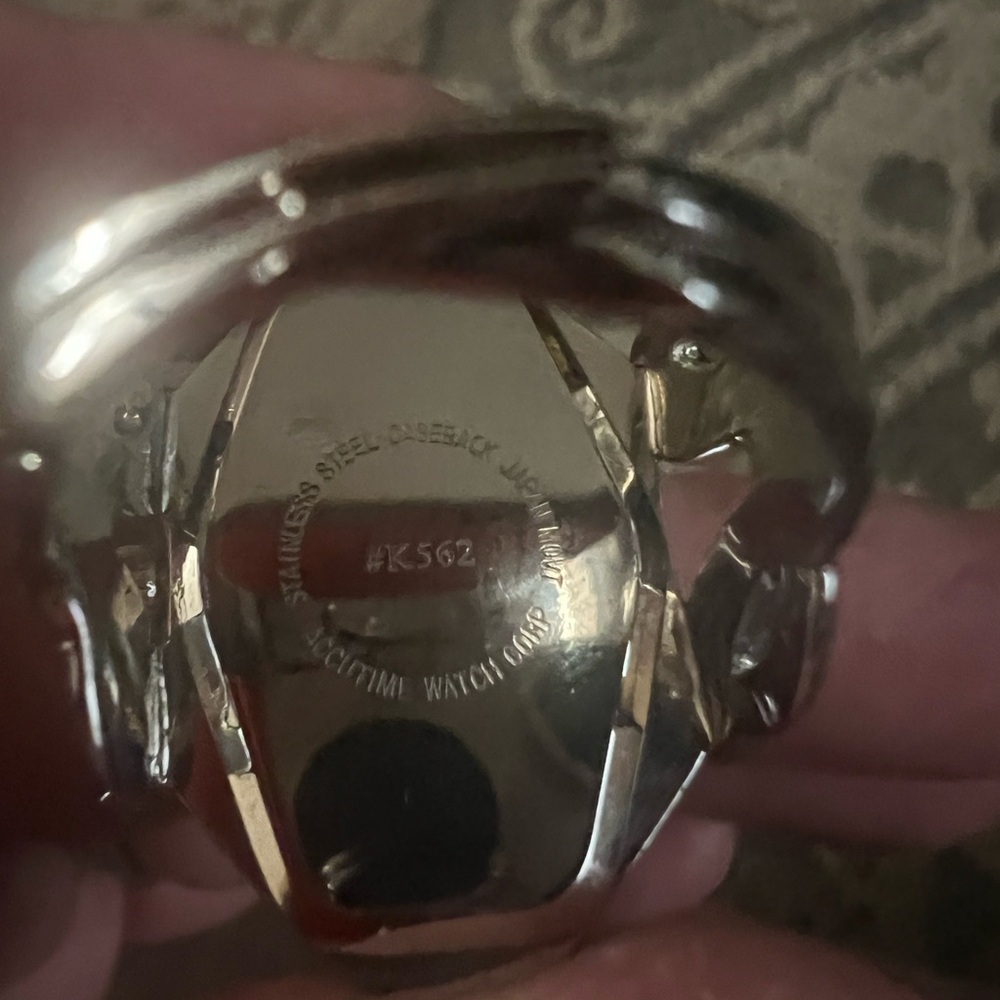 Elegant Silver Diamond-Patterned Ring - image 4